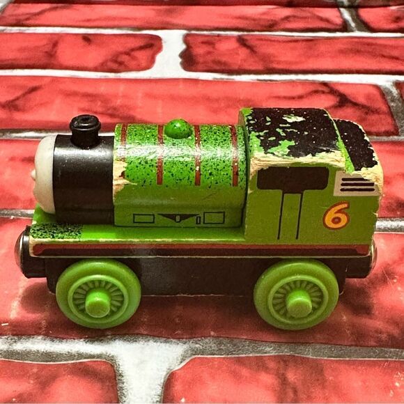 Thomas & Friends Railway Wooden magnetic PERCY train - Picture 3 of 6